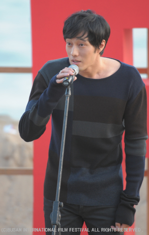 �\�E�W�\�u