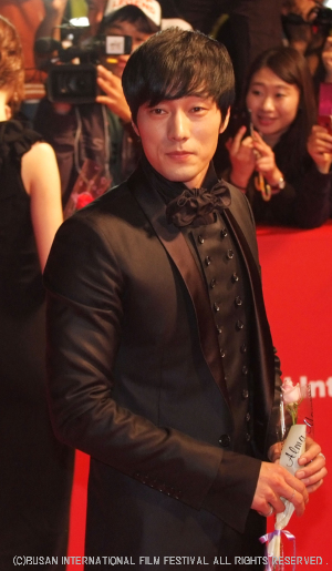 �\�E�W�\�u