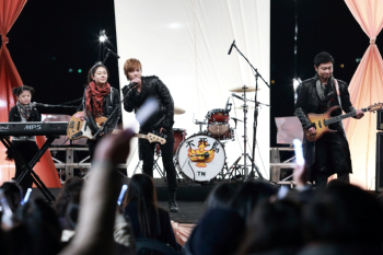 �u�t�F�j�b�N�X�`�񑩂̉́`�v�V�[��