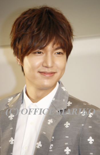 �C�E�~���z�t�@�[�X�g�A���o���uMy Everything�v�����L�O�L�҉