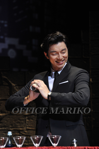 �R���E��