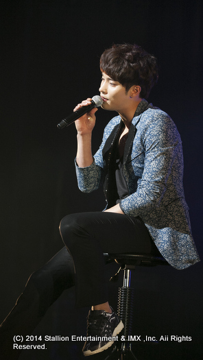 �\���t��