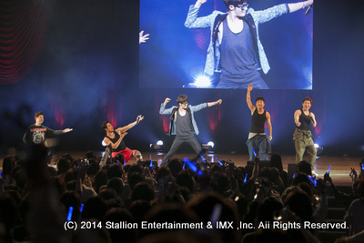 �\���t��